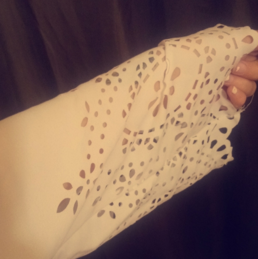 White blouse - Picture 2 of 6